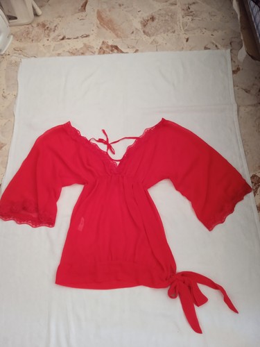 Camicetta rossa con - pizzo, e