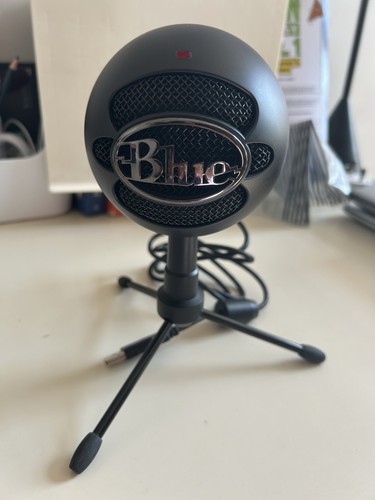 Blue snowball ice - snowball, microphono