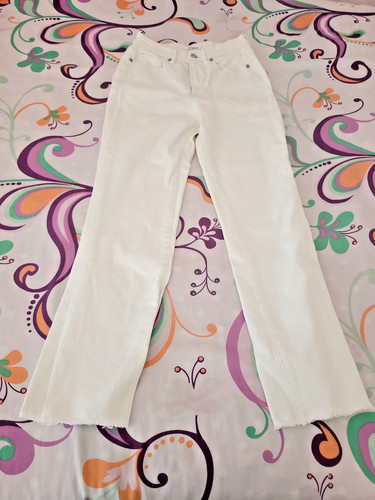 Jeans bianchi con orlo grezzo