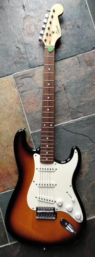 Squire fender stratocaster - by,
