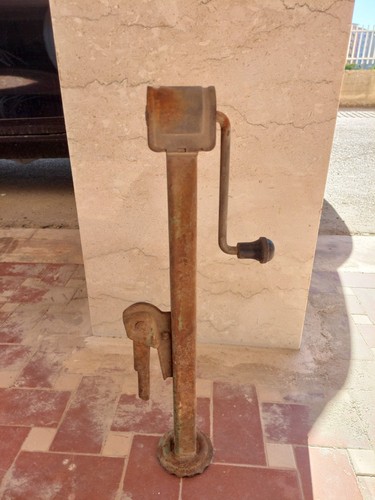 Crick sollevatore per auto