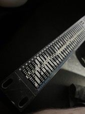 Alesis M-EQ 230 Equalizzatore di precisione doppio 1/3 ottava