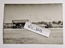 Fotografia Carro Tramoggia a 2 assi Scaricato da un carrello stradale 