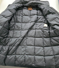 Moncler Giaccone Taglia 4 nero. Elegante e sportivo.