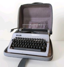 Macchina da scrivere Erika/CBM