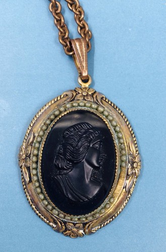 Vintage signed coro cameo - signed,