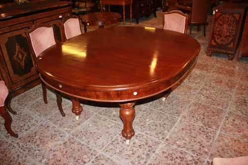 Tavolo ovale allungabile stile