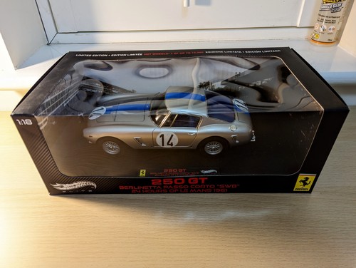 Hot wheels elite - hot, ferrari