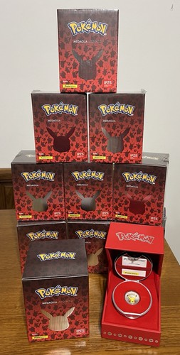 Disponibile medaglia pikachu - disponibile,