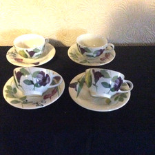 Tazze e piattini da giardino