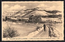 CPA Villard-de-Lans, L´Hôtel de l´Adret en hiver avec montagnes enneigées 