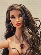 IT Fashion Royalty Enamorada Natalia Fatale bambola nuda mani extra stand COA EUC