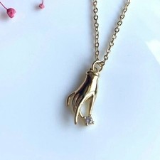 Collana con ciondolo elegante