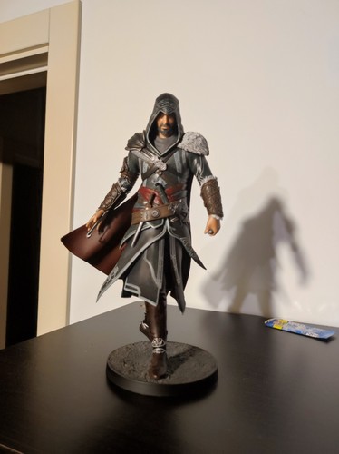 Assassin creed statuette - assassin's,