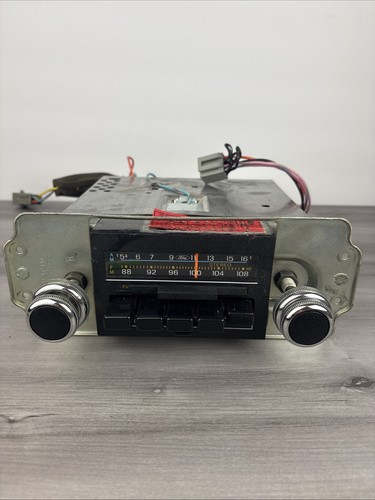 Vintage ford radio oem - am,