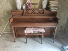 Wurlitzer, pianoforte verticale e panca