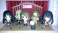 K-ON - SET DI 5 CON STRUMENTI MUSICALI AMPLIFICATORI PALCO - ANIME MANGA FIGURE