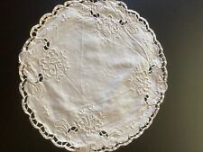 CENTRINO ROTONDO RICAMATO A MANO