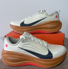 NIKE VOMERO PLUS RUNNING POETS