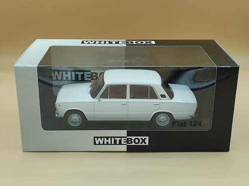 Fiat 124 blanc 1970 - 1/24,