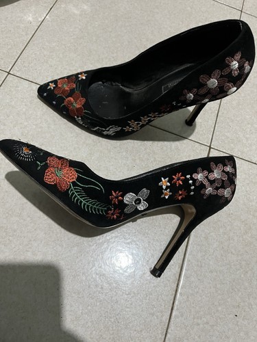 Scarpe nere con tacchi