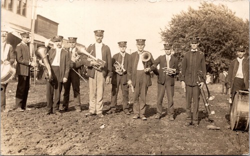 Brass band musicisti piedi - musicisti, in