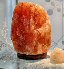 LAMPADA DI SALE ROSA HIMALAYA 2/3 kg - Base in legno,filo e lampadina 
