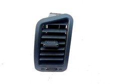 Presa aria anteriore sinistra Nissan Terrano II 2002 nera 687610F000 1 clip rotta