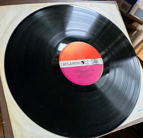 Led zeppelin 1st uk - zeppelin, ii
