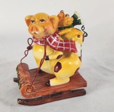 Mamma maiale e bambino slitta