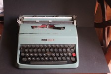 "OLIVETTI LETTERA 32"macchina