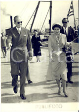 1953 NAPOLI Re Paolo e Federica di Grecia sbarcano da nave "Navarrino" *Foto