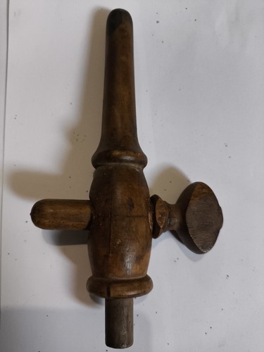 Antico rubinetto per