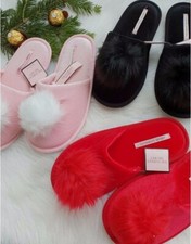 VICTORIA'S SECRET POMPOM