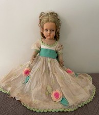 panno lenci bambola abito bianco con rose in panno.