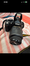 Nikon D3100 con caricabatterie