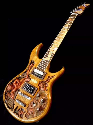 Chitarra elettrica fatta - , a