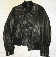 Giacca di pelle asimmetrica