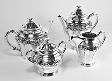 Servizio da tè/caffè, quattro pezzi, in argento massiccio, lavoro repousse mo...