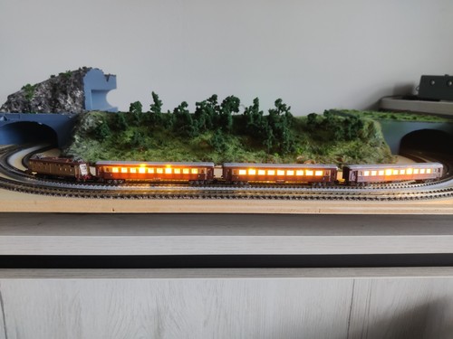 Prototipo digitale treno con - prototipo,