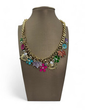 Collana dorata ciondoli