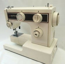 Macchina da cucire automatica