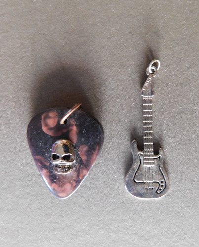Charm pendente plettro per - /,