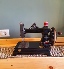 Antica Macchina Da Cucire