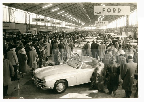 Mercedes 190 exposée au - exposée,