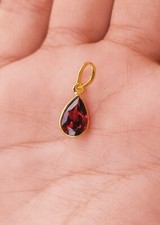 Ciondolo in oro granato rosso