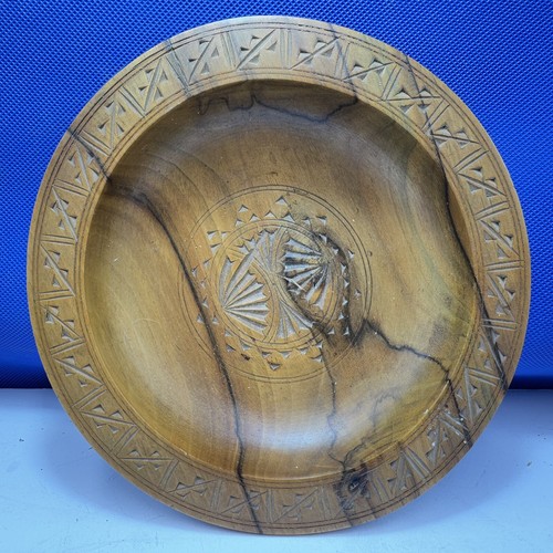 Ciotola legno intagliato a - in,