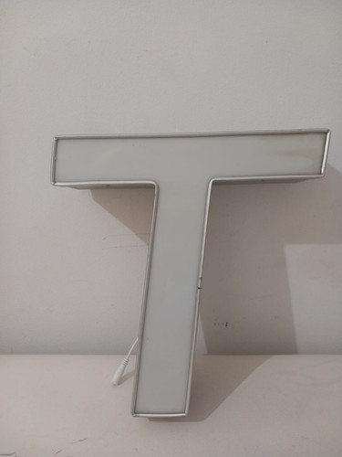 Lettera insegna anni - t,