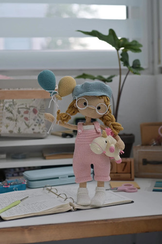 Bambola amigurumi fatta mano - bambola,