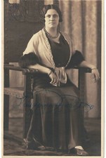 Lirica (teatro?) Antica fotografia autografata cm 8x13 - firma non identificata 